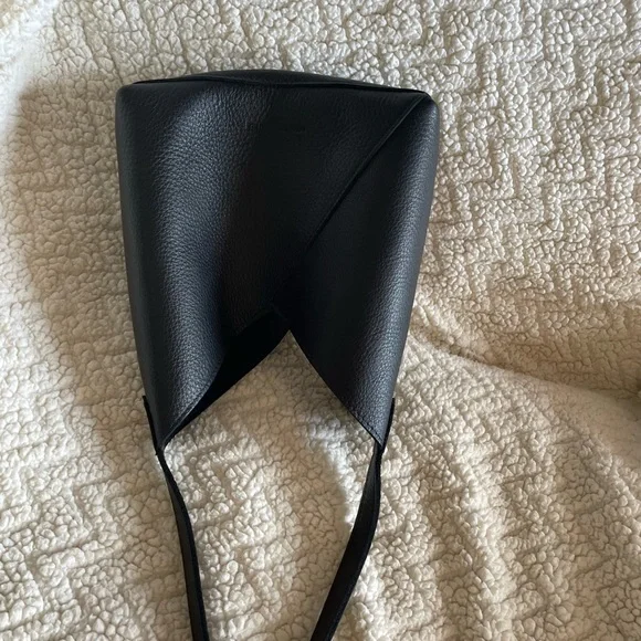 Portland Leather Black Pebbled Naomi Large Bag - Picture 9 of 12